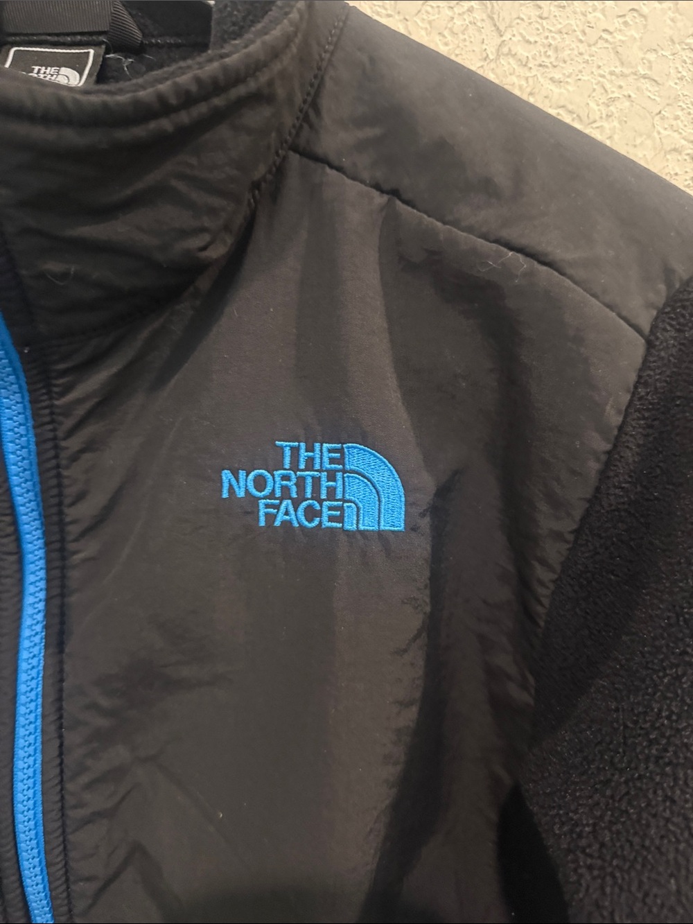 The North Face Black Fleece Jacket with Bright Blue Zipper and Logo L 14/16 - Picture 4 of 10